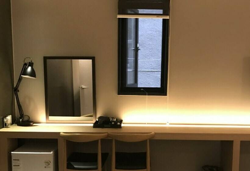 חדר דלוקס, Happy Day