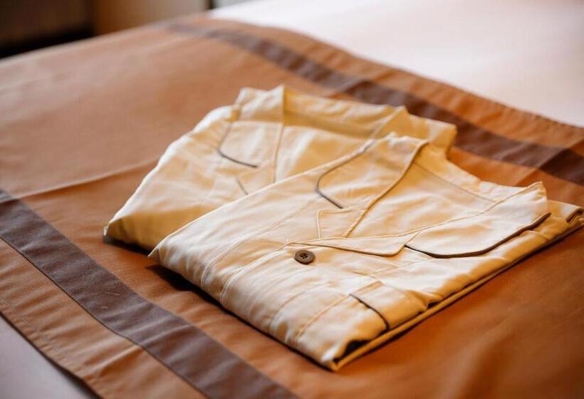 带大床的标准间, Monterey Himeji