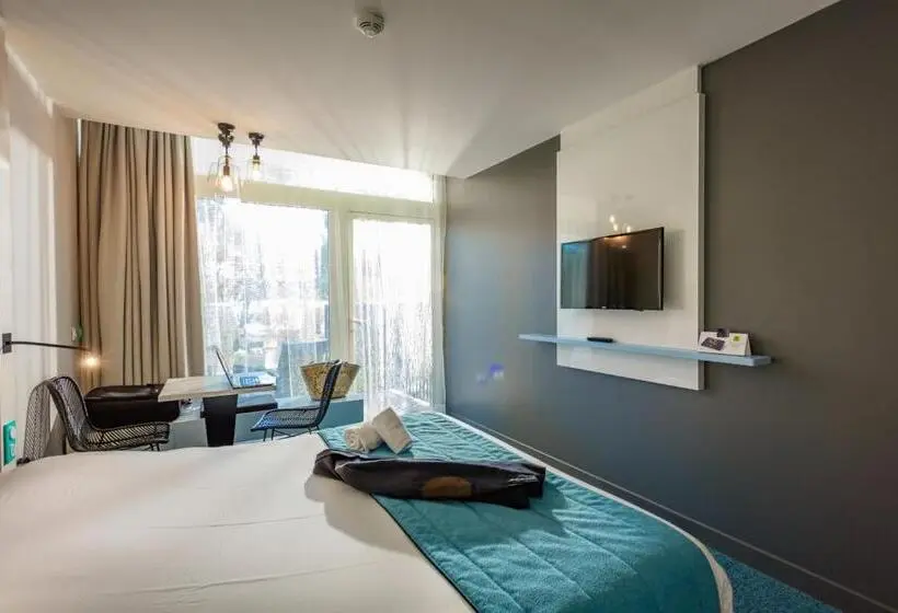 Standard-huone Puutarhanäkymä, Logis Hôtel Les Pins   Opéralia