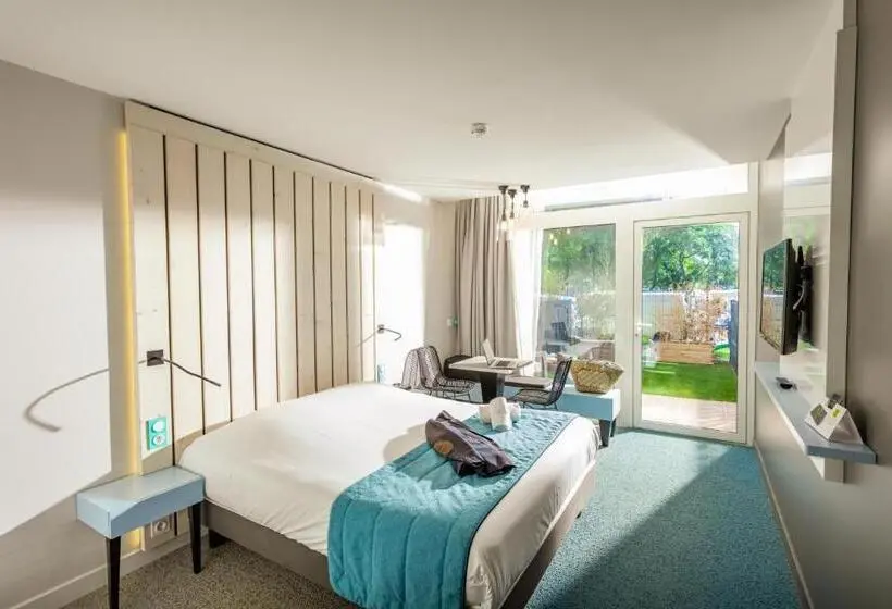 Standard-huone Puutarhanäkymä, Logis Hôtel Les Pins   Opéralia