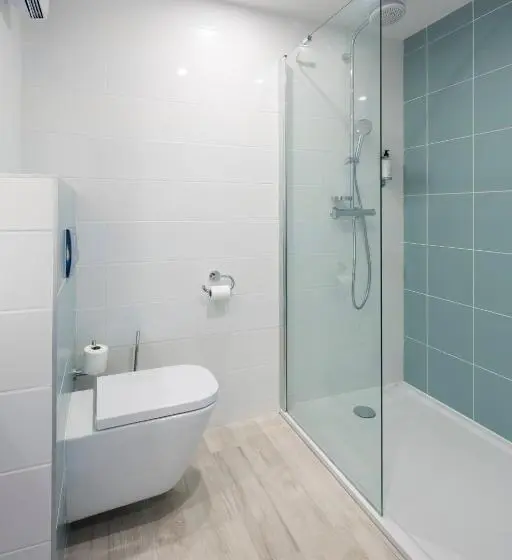 Standard-huone Puutarhanäkymä, Logis Hôtel Les Pins   Opéralia