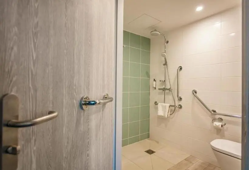 Standard-huone Puutarhanäkymä, Logis Hôtel Les Pins   Opéralia