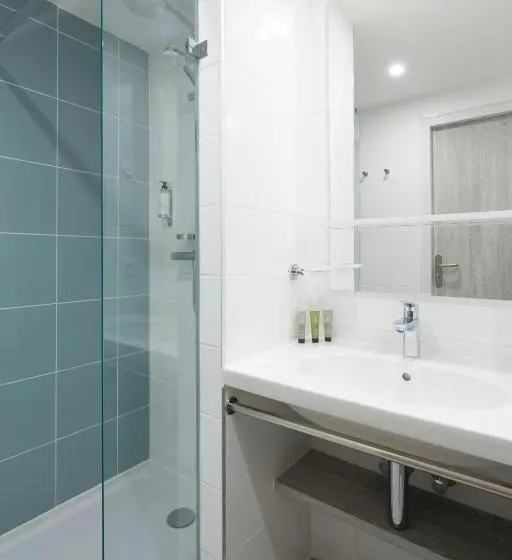 Standard-huone Puutarhanäkymä, Logis Hôtel Les Pins   Opéralia