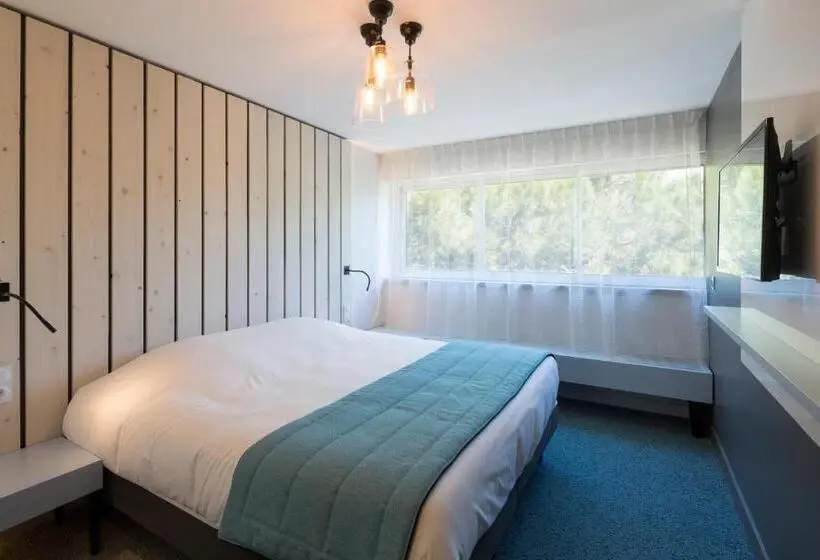 Sviitti Puutarhanäkymä, Logis Hôtel Les Pins   Opéralia