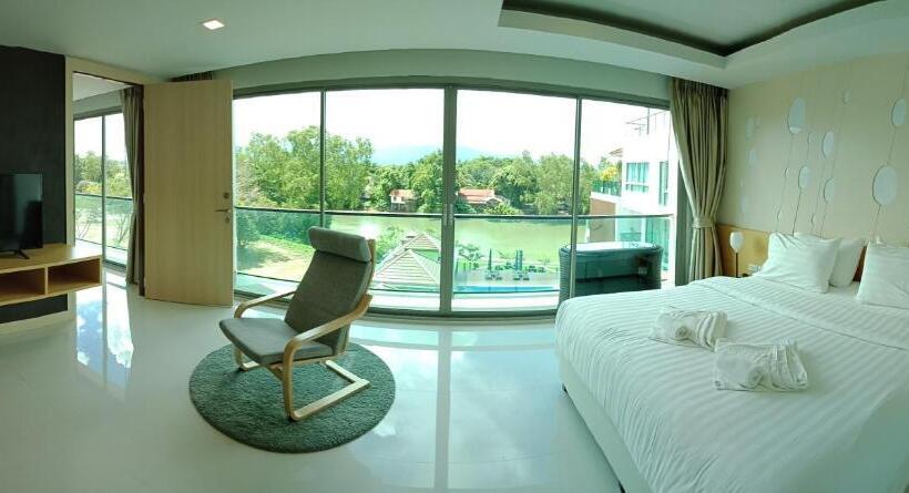 غرفة عائلية, The Peak