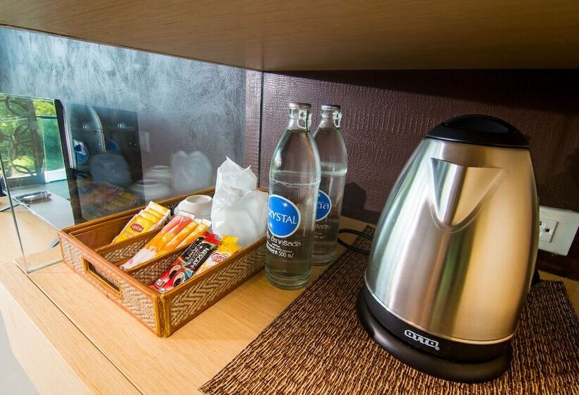 غرفة عائلية, The Peak