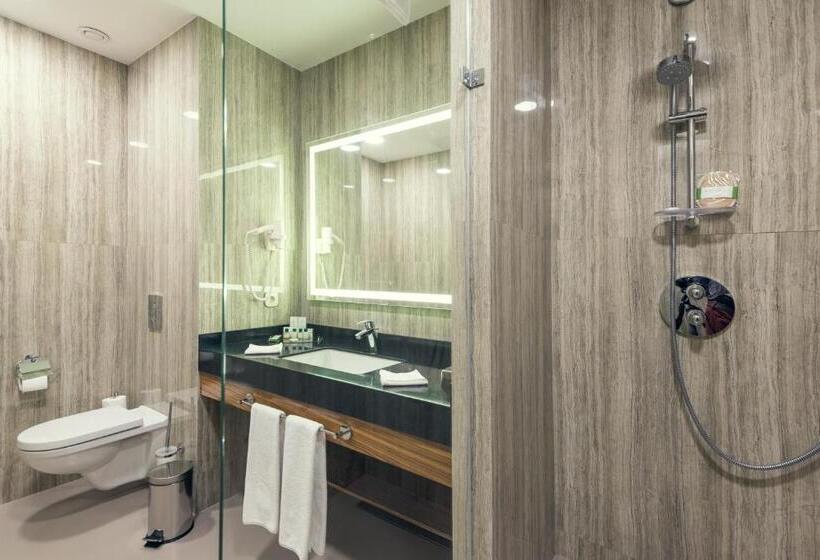 Standardzimmer Kingsize Bett, Wyndham Garden Astana