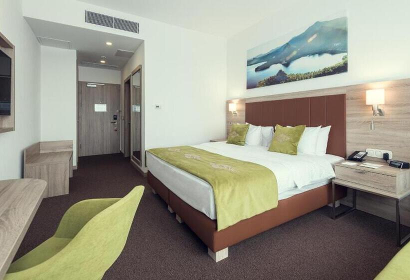 Quarto Estandar Cama King, Wyndham Garden Astana