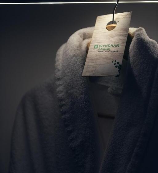 Suite Kingsize Bett, Wyndham Garden Astana