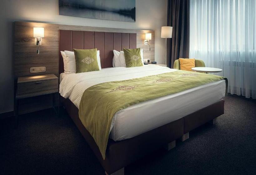 Standardzimmer Kingsize Bett, Wyndham Garden Astana