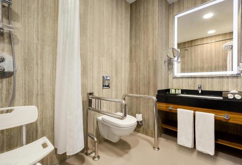 Standardzimmer Kingsize Bett, Wyndham Garden Astana