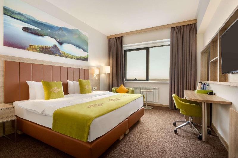 Quarto Estandar Cama King, Wyndham Garden Astana