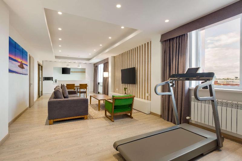 Suite Kingsize Bett, Wyndham Garden Astana