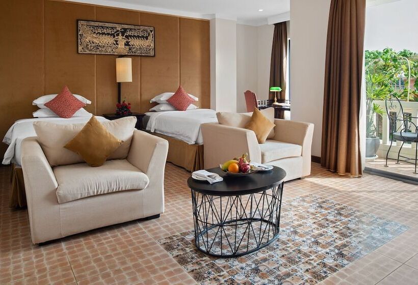 Королевский Люкс, Palace Gate Hotel & Resort By Ehm