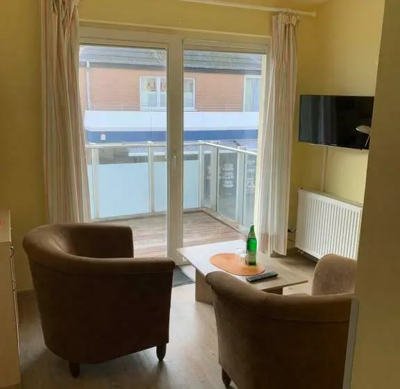 سوییت جونیور با بالکن, Suite Hotel Villa Erika