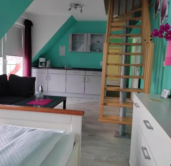 سوییت جونیور با چشم‌انداز دریا, Suite Hotel Villa Erika