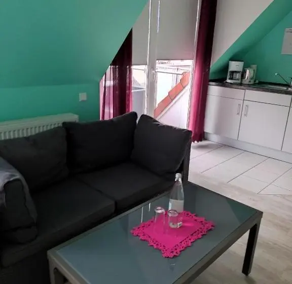 سوییت جونیور با چشم‌انداز دریا, Suite Hotel Villa Erika