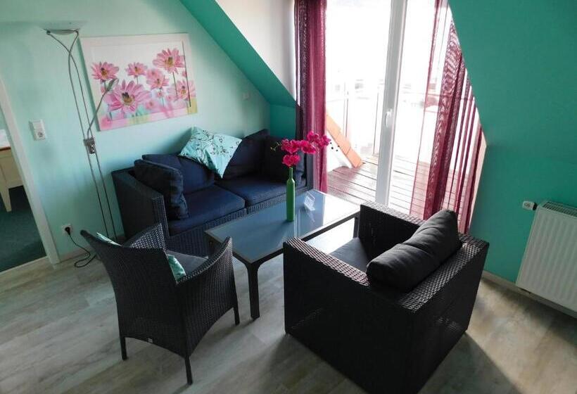 سوییت جونیور با چشمانداز دریا, Suite Hotel Villa Erika