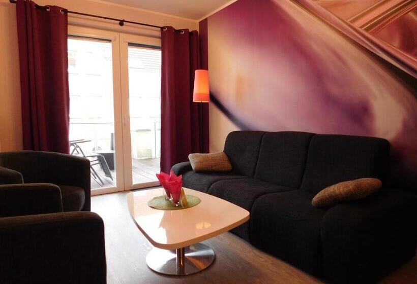 سوییت جونیور با بالکن, Suite Hotel Villa Erika