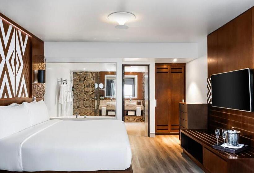 스위트 킹사이즈 침대, Crowne Plaza Fiji Nadi Bay Resort & Spa, An Ihg