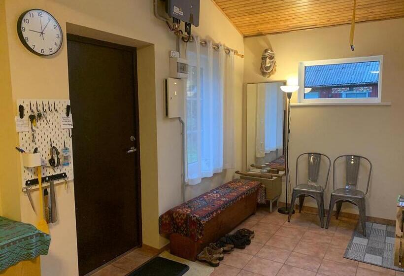 اتاق استاندارد, Artless