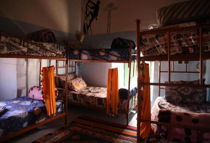 מיטה בחדר משותף, Hike And Chill Homestay