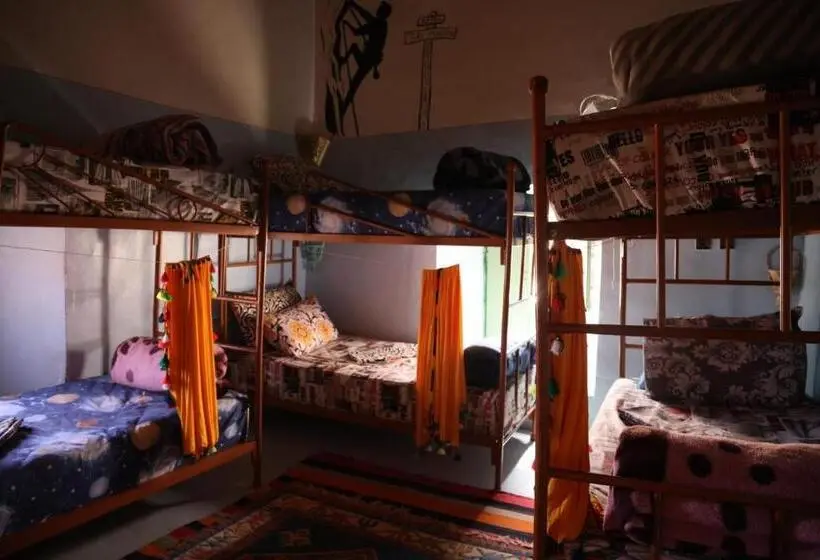 ルームシェアのワンベッド, Hike And Chill Homestay
