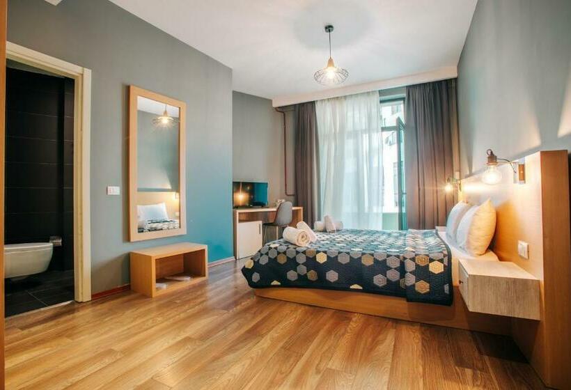 غرفة قياسية مزوَّدة بشُرفة, Arc Hotel Tirana