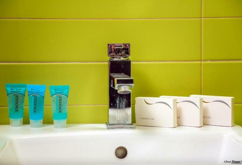 غرفة قياسية مزوَّدة بشُرفة, Arc Hotel Tirana