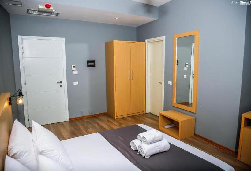 غرفة قياسية مزوَّدة بشُرفة, Arc Hotel Tirana