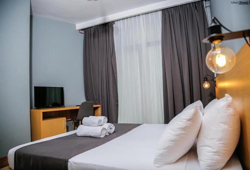 غرفة قياسية مزوَّدة بشُرفة, Arc Hotel Tirana