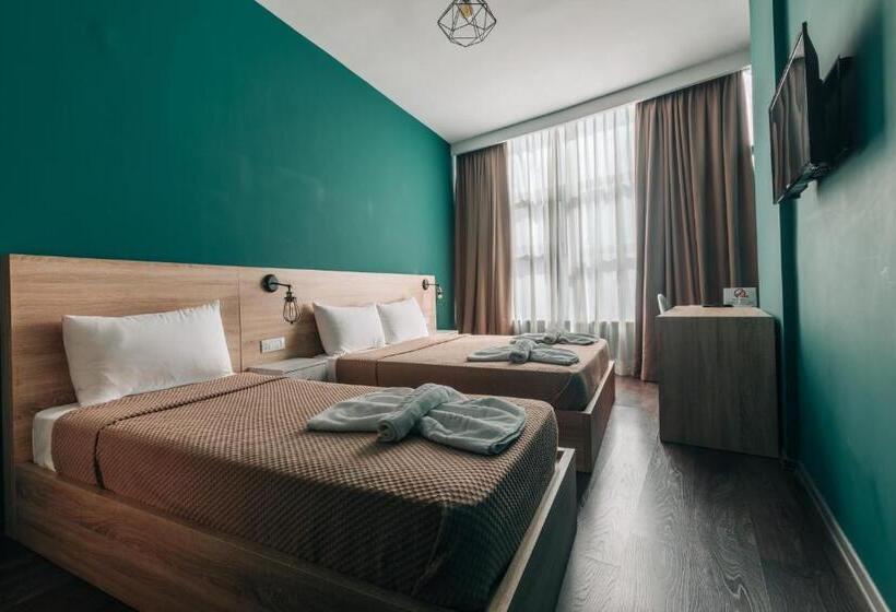 غرفة قياسية ثلاثية, Arc Hotel Tirana