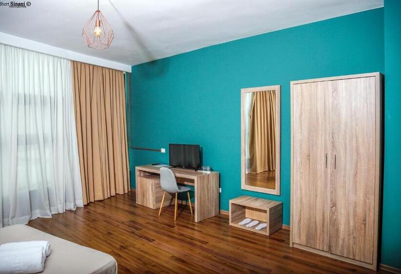 غرفة قياسية ثلاثية, Arc Hotel Tirana