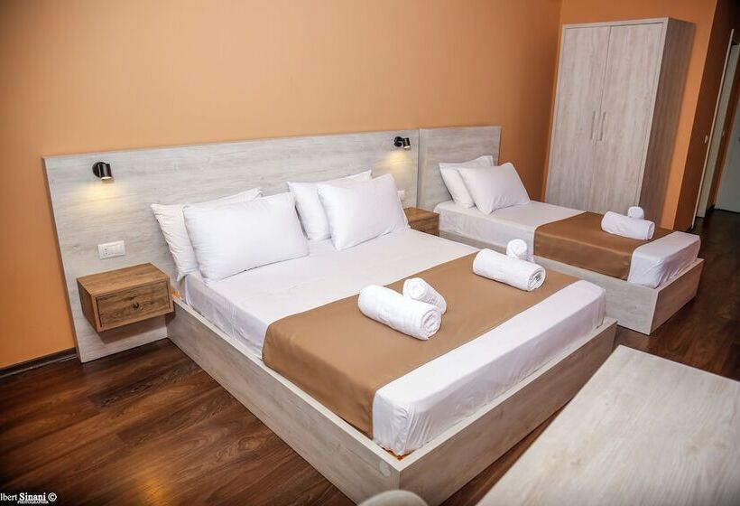 غرفة قياسية ثلاثية, Arc Hotel Tirana