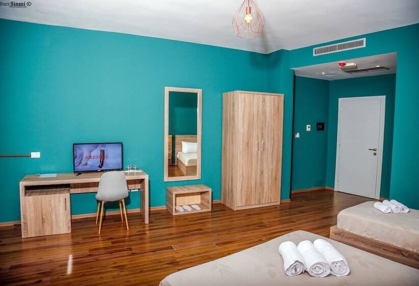 غرفة قياسية ثلاثية, Arc Hotel Tirana
