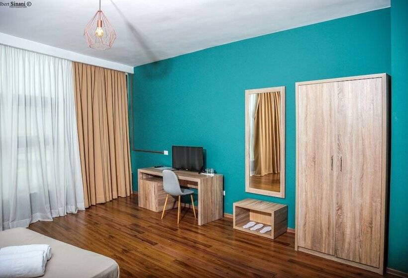 غرفة قياسية ثلاثية, Arc Hotel Tirana