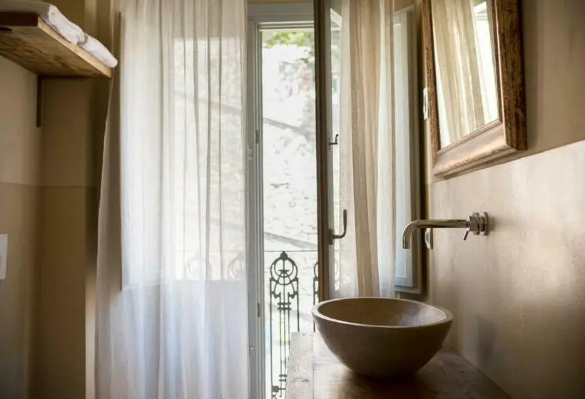デラックスルーム, Camere Di Via Montebello
