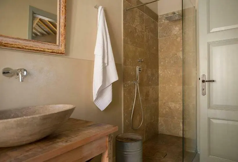 デラックスルーム, Camere Di Via Montebello