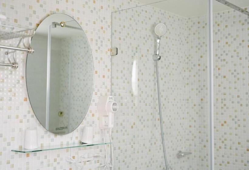 اتاق سوپریور با تخت بزرگ, He Sen B&b