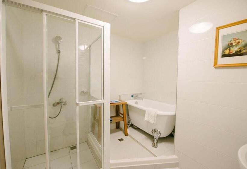 اتاق کلاسیک با تراس, He Sen B&b