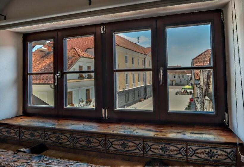 سوییت, Hiša Linhart, Hotel & Restaurant