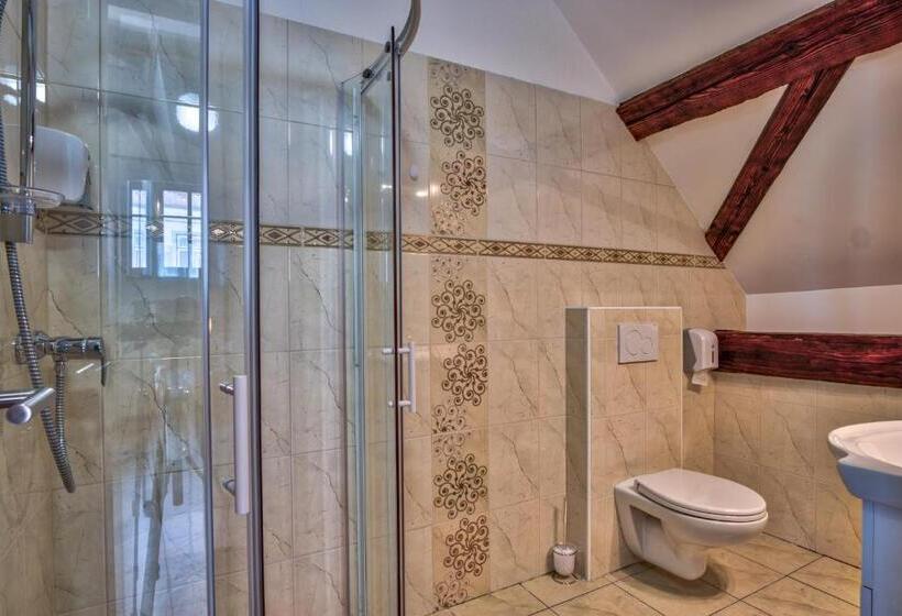 سوییت, Hiša Linhart, Hotel & Restaurant