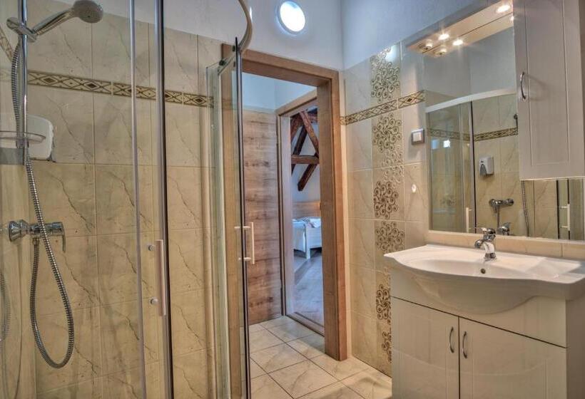 سوییت, Hiša Linhart, Hotel & Restaurant