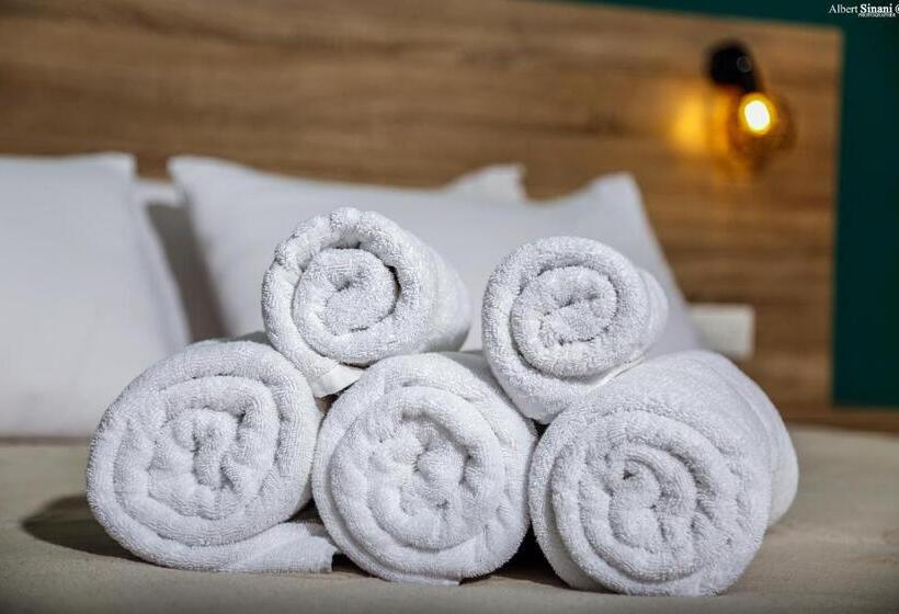 غرفة قياسية ثلاثية, Arc Hotel Tirana