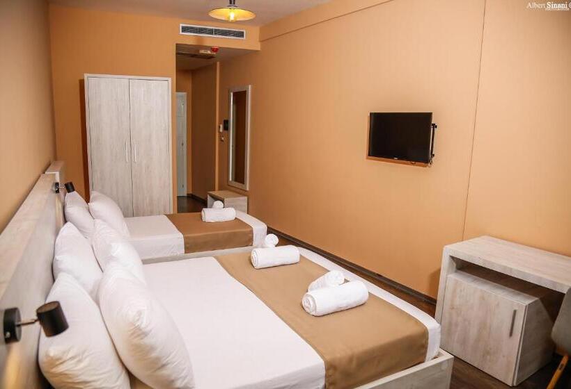 غرفة قياسية ثلاثية, Arc Hotel Tirana