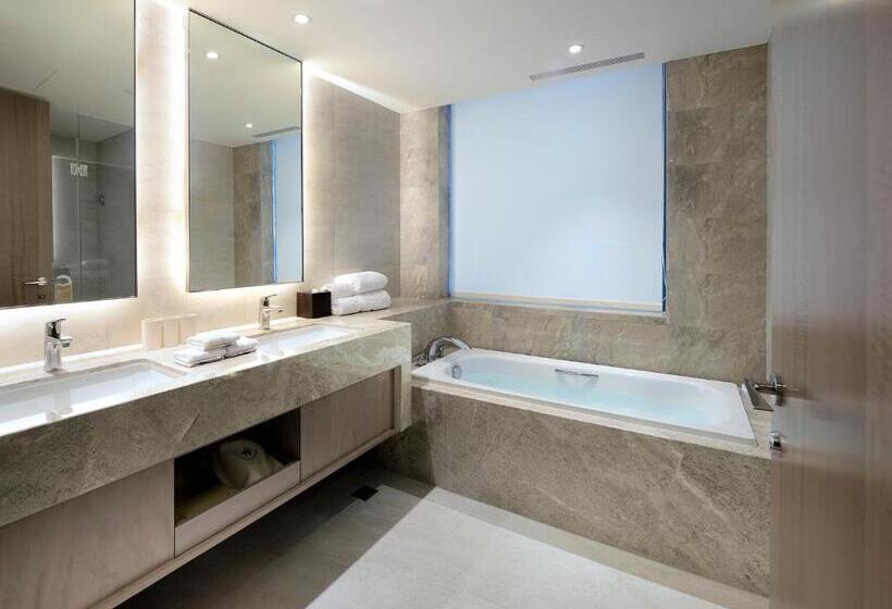 اتاق استاندارد سه نفره, Caesar Park Hotel Banqiao