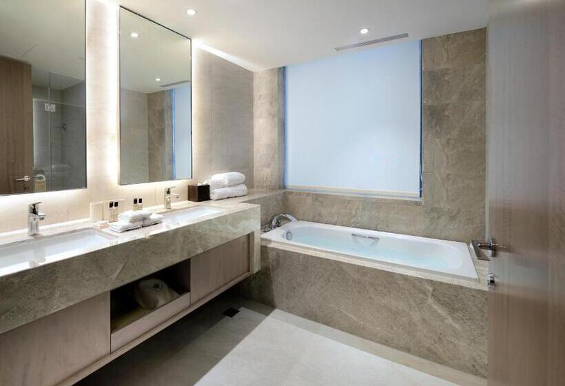 اتاق سوپریور سه تخته, Caesar Park Hotel Banqiao