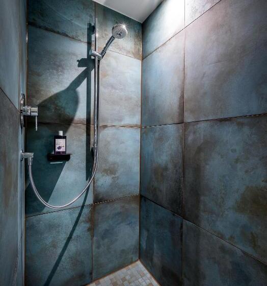 Camera Superiore Singola, Frechdachs