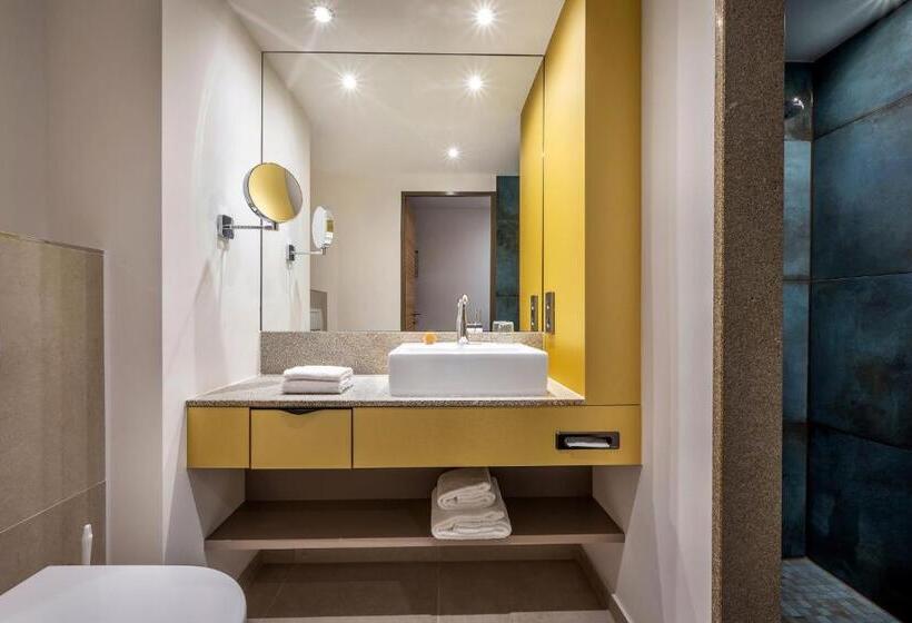 Camera Superiore Singola, Frechdachs