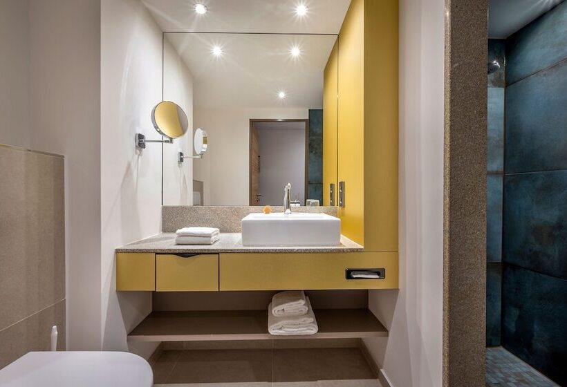 Camera Superiore Singola, Frechdachs